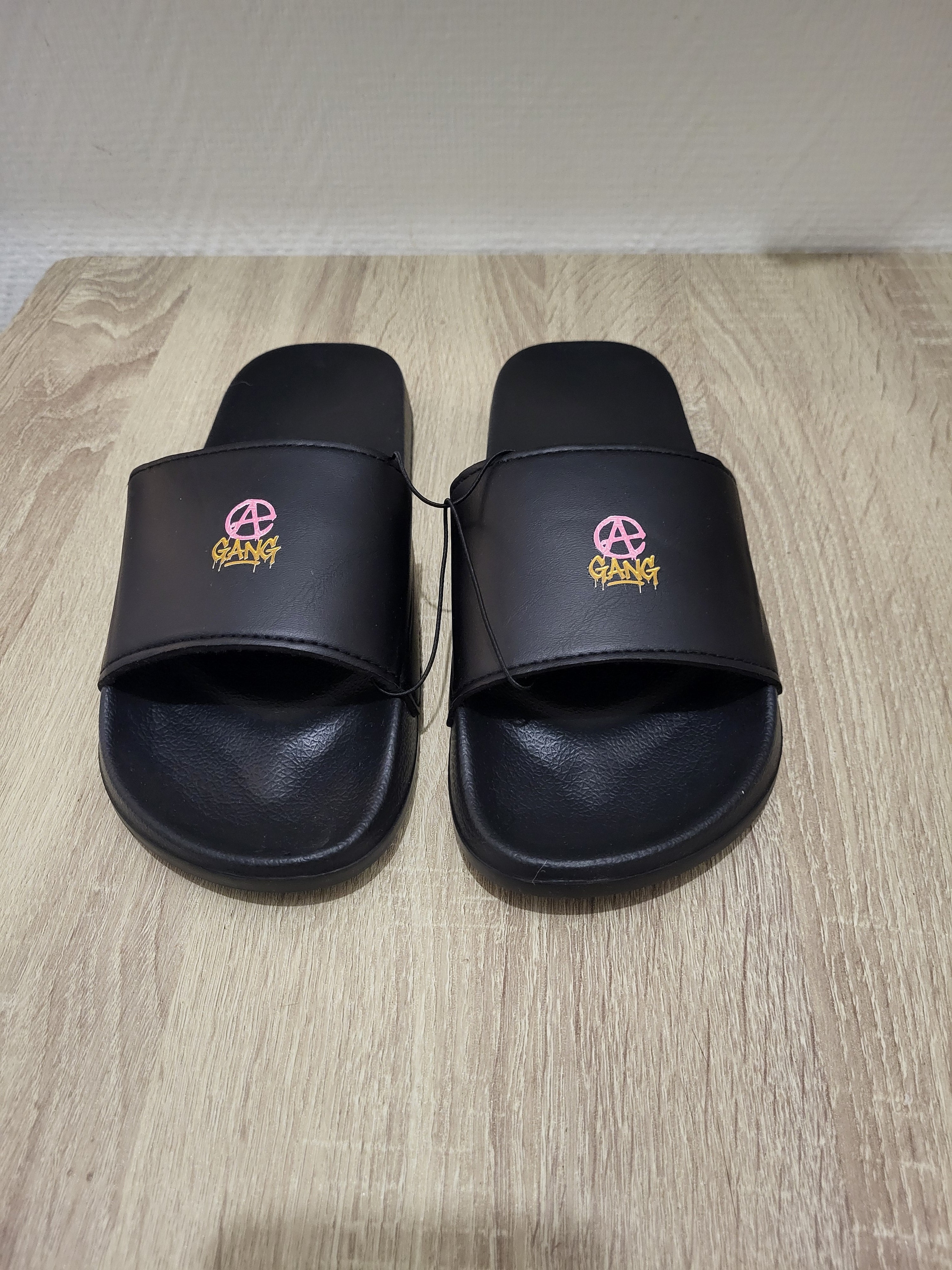 Claquettes Antidérapantes Aop Gang Official